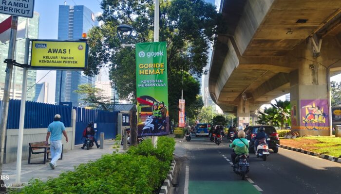 Dugaan Beredarnya Umbul-Umbul di Tengah Ibu Kota Tanpa Izin