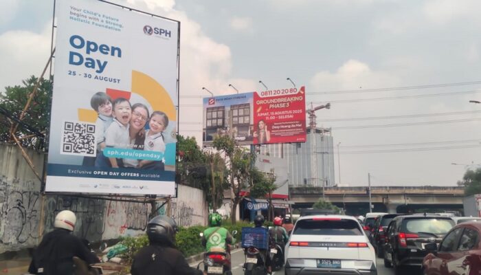 Trobos Aturan, Reklame di Jakarta Barat: Membahayakan Keselamatan Pejalan Kaki dan Pengendara Yang Melintas