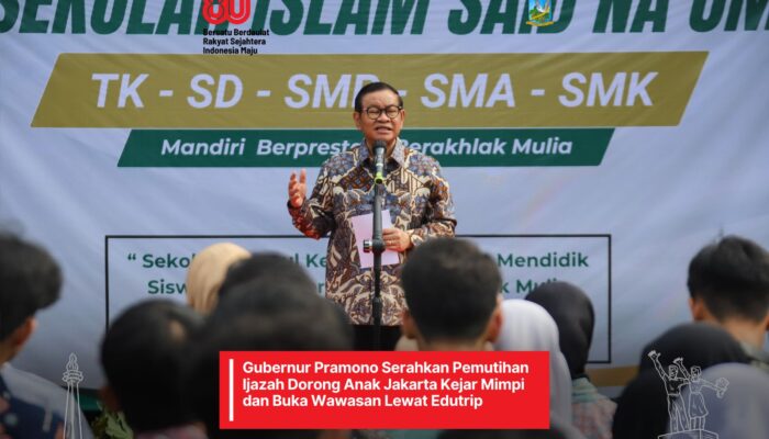 Gubernur Pramono Serahkan Pemutihan Ijazah Dorong Anak Jakarta Kejar Mimpi dan Buka Wawasan Lewat Edutrip