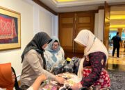 Dirkeswat Adhayana Lubis, tinjau booth Laputara Store dalam kegiatan Innovative Mental Health Practices and Criminal Law Talk