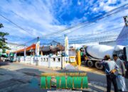 Masjid Jami At-Taqwa Dibersihkan, Warga Meruya Selatan Ajak Umat Berlomba-lomba dalam Kebaikan