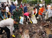 Wali Kota Jakbar Pimpin Kerja Bakti Massal Jaga Jakarta Bersih di Rawa Buaya