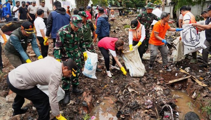 Wali Kota Jakbar Pimpin Kerja Bakti Massal Jaga Jakarta Bersih di Rawa Buaya