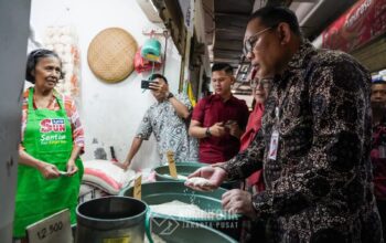 Walikota Jakpus Cek Harga Pangan di Pasar Tradisional dan Modern