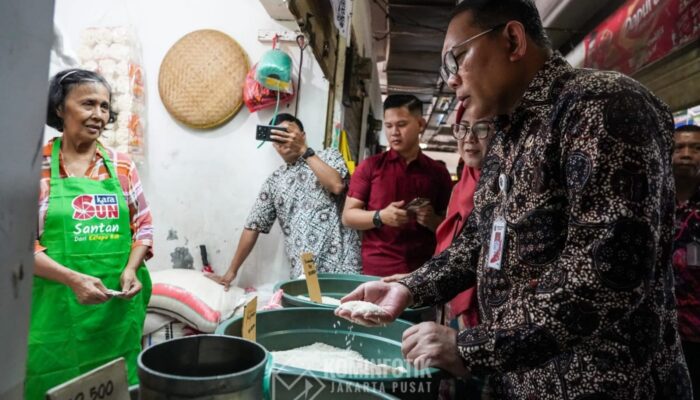 Walikota Jakpus Cek Harga Pangan di Pasar Tradisional dan Modern