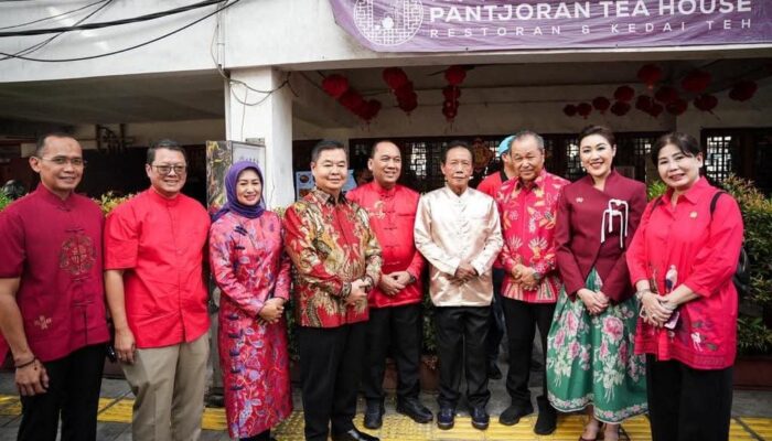 Cap Go Meh 2026 di Pancoran Meriah, Pramono Rangkul Para Mantan Gubernur
