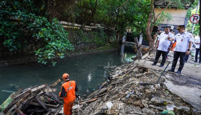 Pemkot Jakpus Benahi Kawasan Kebon Kacang XXX, Bangunan Liar Dibersihkan