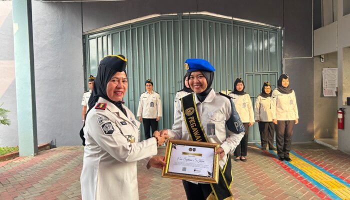 Apel Pagi Jadi Momentum Apresiasi, Lapas Perempuan Kelas IIA Tangerang Sematkan Penghargaan Pegawai Teladan Triwulan II
