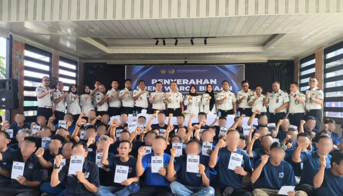 Dukung Ketahanan Pangan, Puluhan Warga Binaan Lapas Cipinang Terima Premi Hasil Kerja 