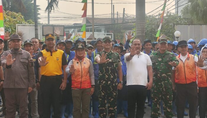 Kolaborasi Pemkot, TNI-Polri dan Warga Bersihkan Saluran Air, Gerbek Lumpur Targetkan Jakarta Barat Bebas Genangan