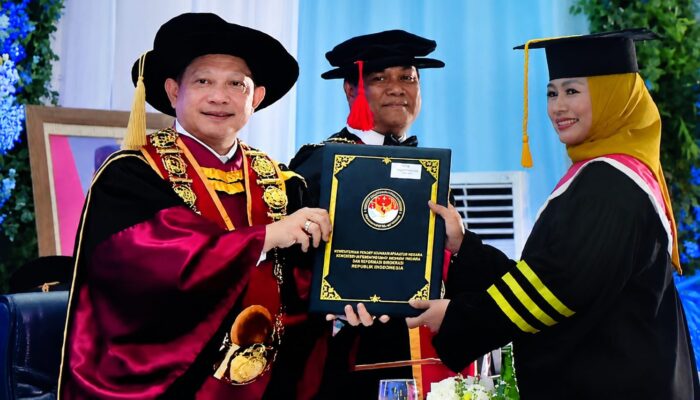 Dari 1.404 Wisudawan IPDN, Wali Kota Jakarta Barat Iin Mutmainnah Raih Gelar Doktor Ilmu Pemerintahan