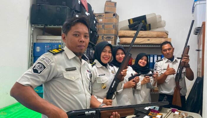 Pastikan Kesiapan Sarana Pengamanan, Lapas Perempuan Tangerang Laksanakan Pemeliharaan Senjata Api