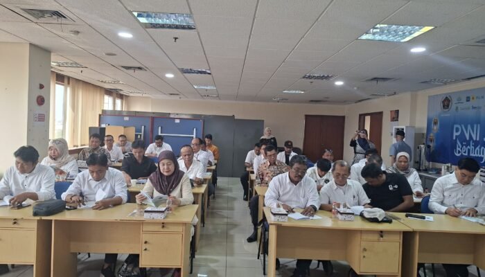 Buka OKK Angkatan 25-2026, Ketua PWI Jaya Kesit B Handoyo: Wartawan Harus Bisa Menulis